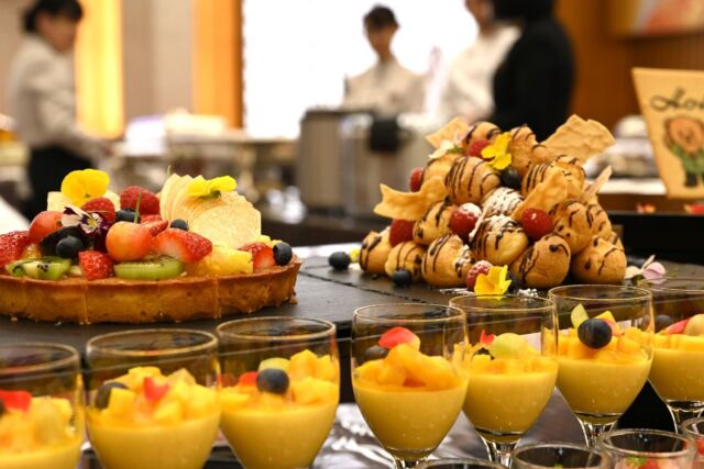 ホテルオークラ神戸 こだわりのお料理の数々

おかげさまでホテルオークラ神戸は6月22日に開業35周年を迎えることができました。
開業当初より多くのお客様に、数々のお料理をご堪能いただきました。

今後もぜひ、お祝いの会・同窓会・企業団体周年・冠婚葬祭など、いろいろな場面でご利用ください。

ご趣旨に合わせた出来立てのお料理をご提供いたします。

#ホテルオークラ神戸#オークラ#okura#開業35周年#神戸#三宮#元町　
#hotelokurakobe #ホテル#関西ホテル#ホテル関西#神戸ホテル#ホテル神戸
#同窓会#冠婚葬祭#お祝い#宴会#ブッフェ#ビュッフェ
#okurahotels #oneharmony @okura_hotels